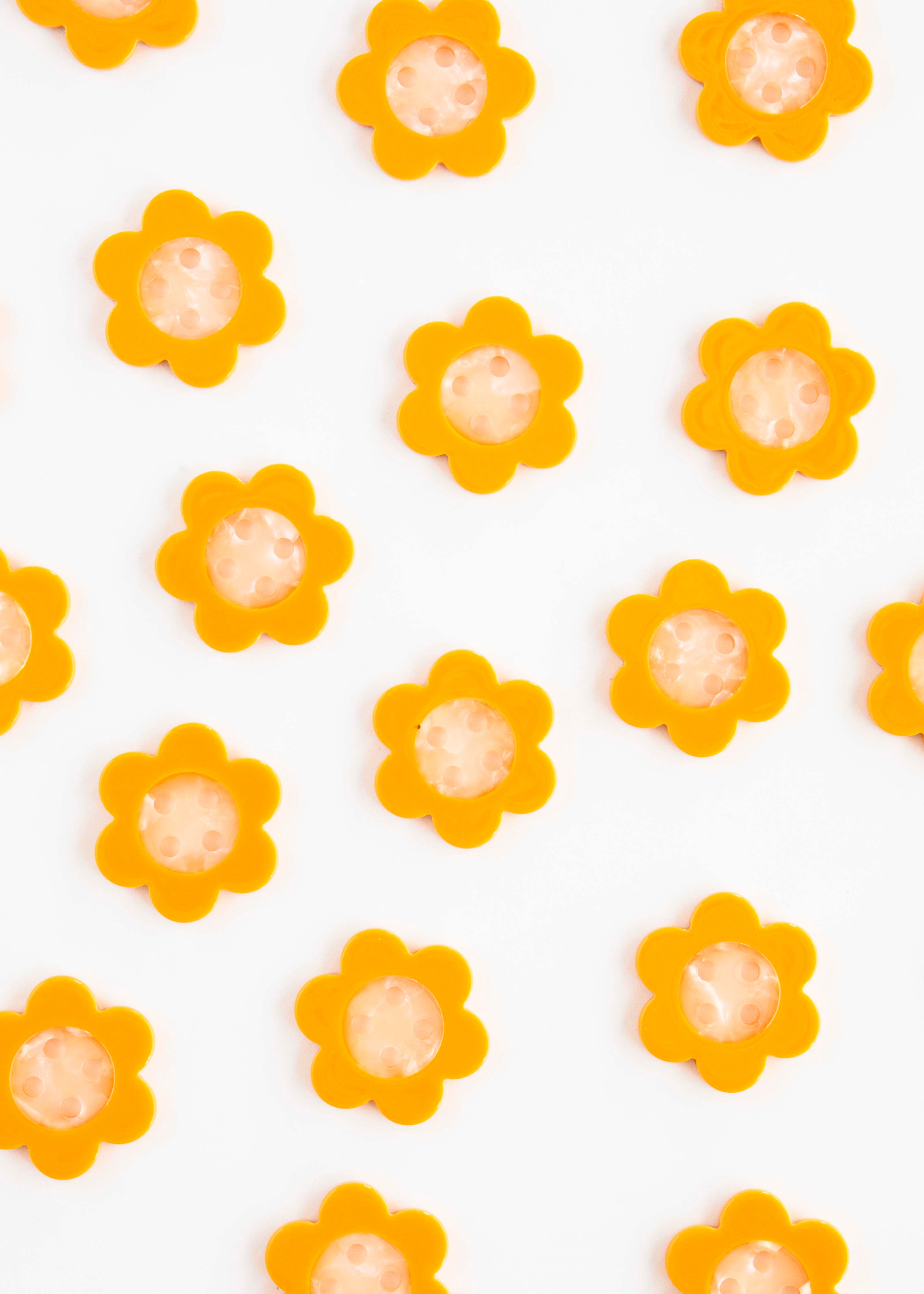 Sarah Hearts Large Daisy Buttons - 1"