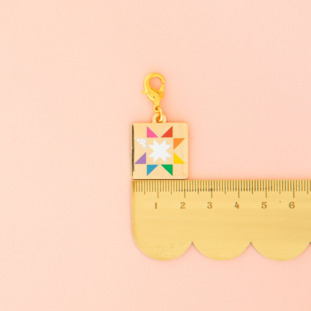 Sarah Hearts Quilt Star Zipper Charm / Progress Keeper